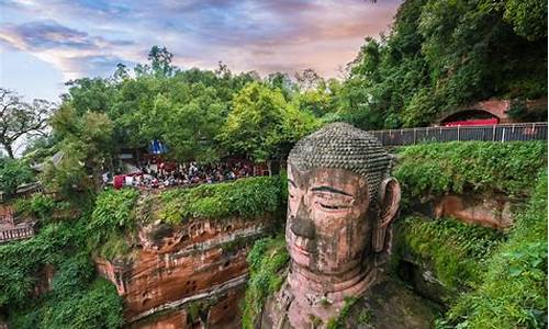 峨眉山和乐山大佛距离多远_峨眉山和乐山大佛一天能玩完吗